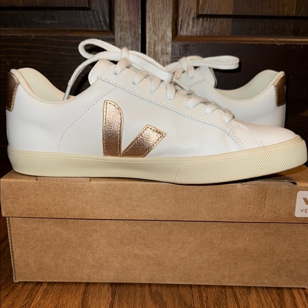Esplar Veja White Womens Sneakers Veja Esplar Logo Leather